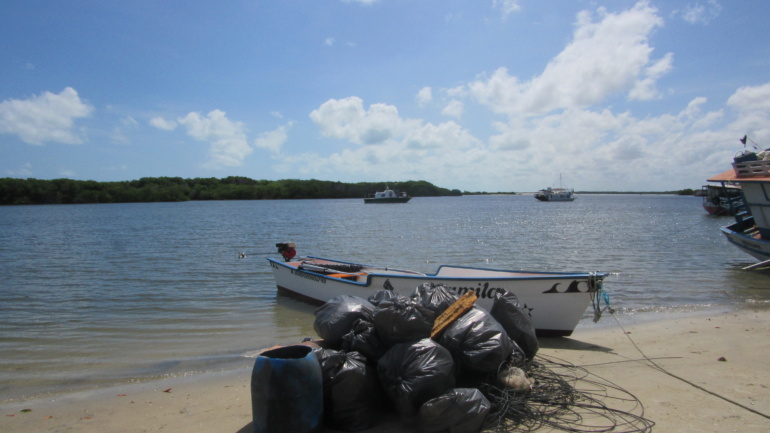 Semana Mundial da Água: Projeto Vale Sustentável realiza limpeza da Praia do Presídio, em Guamaré