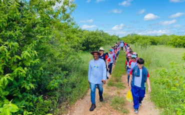 Semana da Caatinga: Projeto apoiado pela Petrobras realiza plantio de mudas nativas com a participação de estudantes de escola pública, na zona rural do Rio Grande do Norte