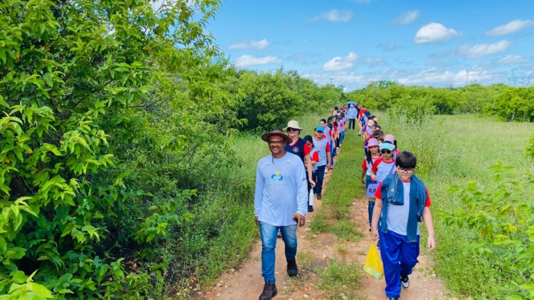 Semana da Caatinga: Projeto apoiado pela Petrobras realiza plantio de mudas nativas com a participação de estudantes de escola pública, na zona rural do Rio Grande do Norte