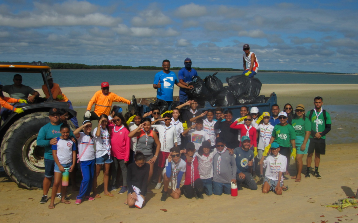 Ação de limpeza de rio recolhe 1 tonelada de resíduos sólidos, na Península de Galinhos, no Rio Grande do Norte