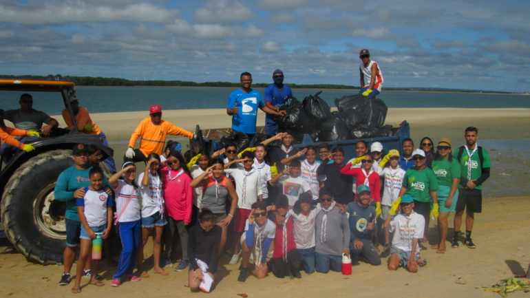 Ação de limpeza de rio recolhe 1 tonelada de resíduos sólidos, na Península de Galinhos, no Rio Grande do Norte