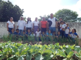 Projeto Reflorescer realiza manhã de aprendizado na horta da Escola Municipal João Felipe